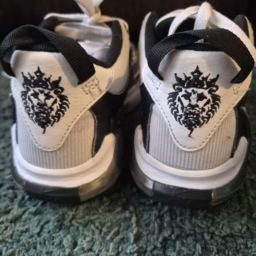 Nike LeBron Witness 7 Kids Basketball Sneakers Black White Size 4Y - Picture 9 of 16